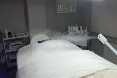 Kombinētā sejas tīrīšana: Ultraskaņa, vakuums un mehāniskā metode