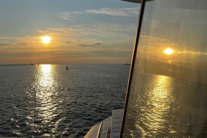 Romantiskais saulrieta kruīzs pa Daugavu līdz Jūras vārtiem 2 personām 