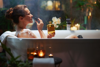 SPA rituāls un pelde rožu putu vannā salonā "Park SPA"