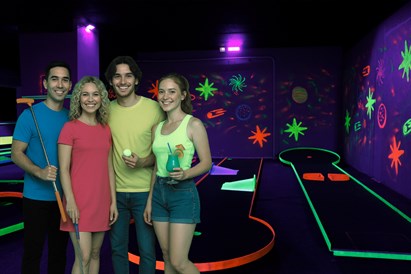  Aizraujošs piedzīvojums divatā – minigolfs “Play4score” telpās