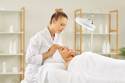 Padziļinātā sejas ādas diagnostika pie kosmetologa