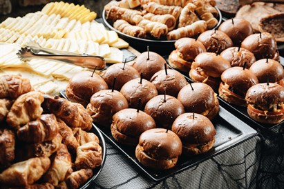 Svētdienas brančs alus darītavas restorānā “Brūzis Manufaktūra”