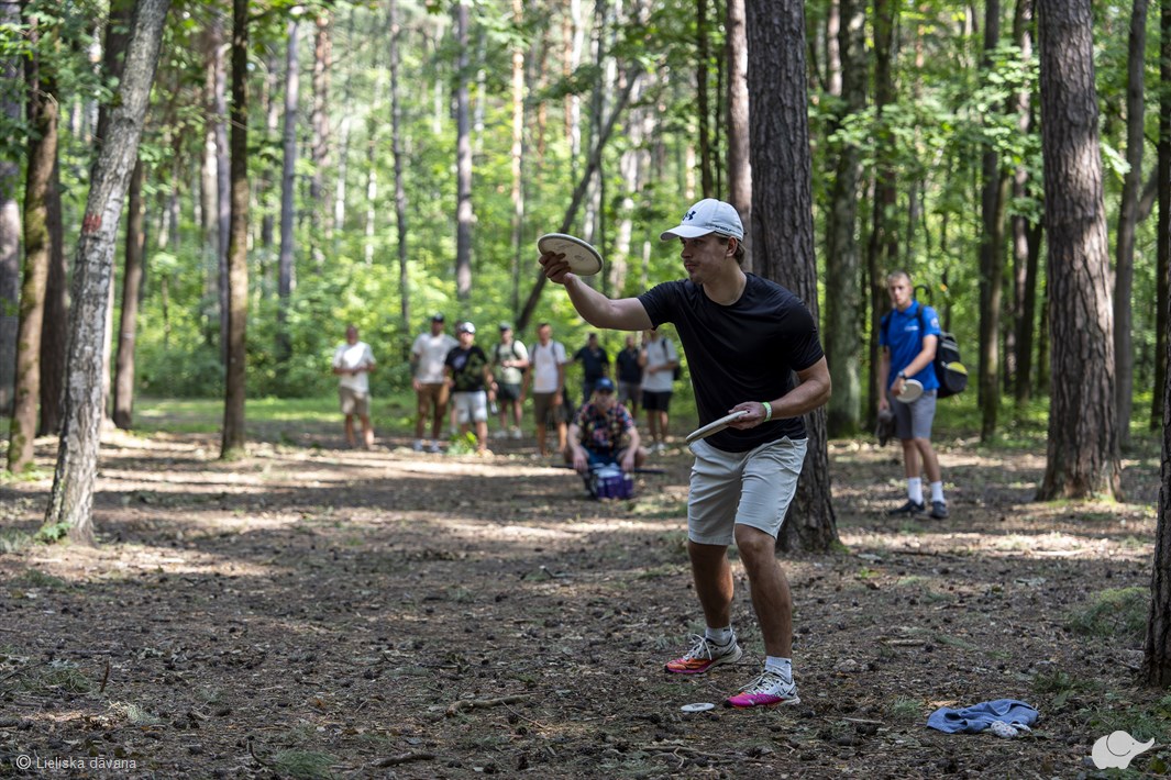 “UFOGOLF” disku golfa ballīte 10 personām