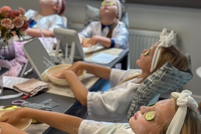 Brīnumu studijas meistarklase “Radošās dāmas” meitenēm