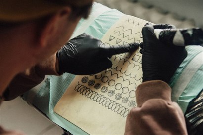 Iepazīsti tetovēšanas mākslu kopā ar meistaru “VeAn Tattoo” studijā