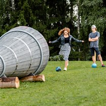 Futbolgolfa spēle Siguldas futbolgolfa parkā diviem