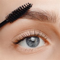 Uzacu korekcija, krāsošana un laminēšana izteiksmīgam skatienam 