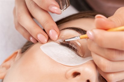 Skropstu laminēšana un krāsošana salonā “LUMIDERMA”