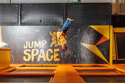 Pilnas dienas izklaide “Jump Space” batutu parkā