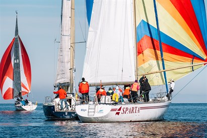 Jahtas kruīzs 35 personām – baudiet atpūtu uz “Sparta” un “DHU HEARTACH” klāja