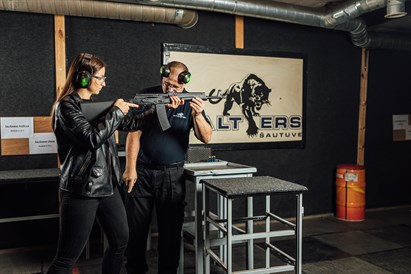 Šaušana ar 3 kaujas ieročiem diviem