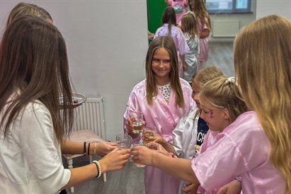 “Brīnumu studijas” dāvanu karte – Meiteņu ballītes Rīgā