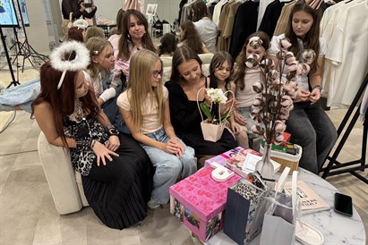 Meiteņu ballīte ar jautru fotosesiju “SelfieLab” studijā Rīgā