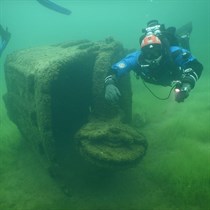 Satiecies ar saviem kolēģiem zem ūdens