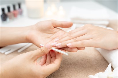 Izsmalcināts roku SPA rituāls ar manikīru 