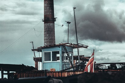 Tandēma lēciens no Slokas papīrfabrikas torņa un VIDEO