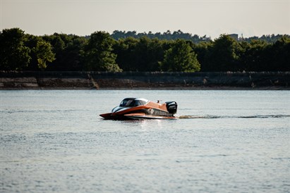 Ekstrēms brauciens ar F2 ūdens formulu kopā ar instruktoru