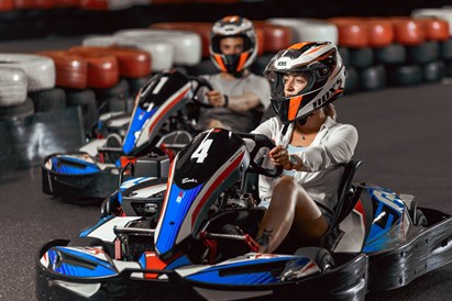 Izaiciniet viens otru “Biķernieku kartinga hallē”