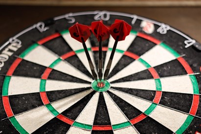 BAMS biljarda un šautriņu izklaide pārim