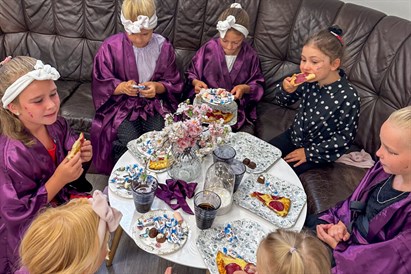 “Brīnumu studijas” dāvanu karte – Meiteņu ballītes Rīgā