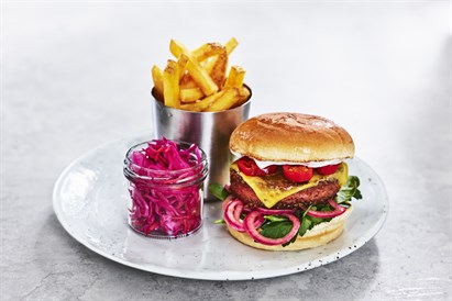 “O’Linclusive” boulings un draugu vakariņas restorānā 