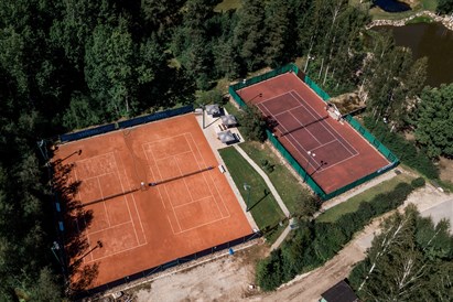 Teniss ar draugiem atpūtas parkā “Avoti” Valmierā