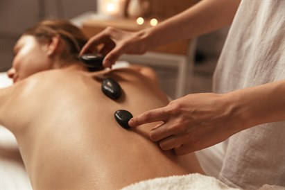 Visa ķermeņa masāža ar karstajiem akmeņiem „SPA Amber Palace” 