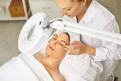 Padziļinātā sejas ādas diagnostika pie kosmetologa