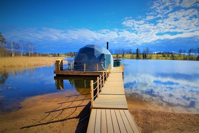 Glempinga atpūta pārim – absolūts miers romantiskajā ezera kupolā 