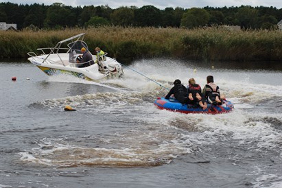 Brauciens ar piepūšamo pūsli Jūrmalā