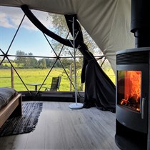 Ģimenes atpūta glempingā "DiDille" četrvietīgā Pļavas kupolā