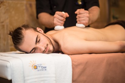 Masāža ar karstajiem zāļu maisiņiem „SPA Amber Palace”