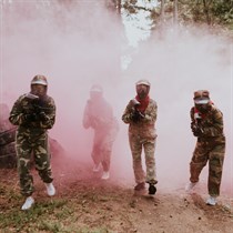 Aizraujoša peintbola spēle no „GUNS n LASERS”