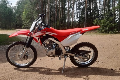 Apmācības braukšanā ar krosa motociklu vai kvadraciklu