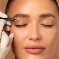 Mikrobleidings uzacīm pūdertehnikā salonā „Darly”