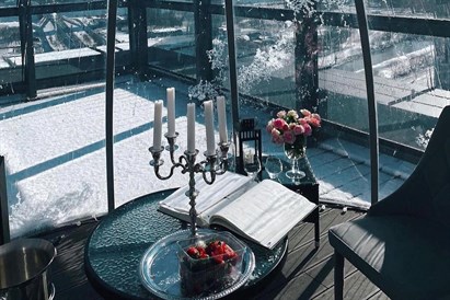 Randiņš diviem Filozofu Rezidences 23. stāvā