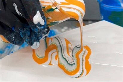 FLUID ART mākslas meistarklase bērniem un pusaudžiem