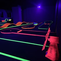 “Play4score” neona minigolfa piedzīvojums Rīgā