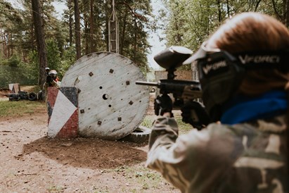 Aizraujoša atpūta izklaides parkos “GUNS n LASERS”