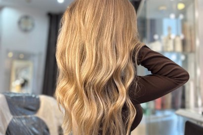 Matu krāsošana Balayage tehnikā salonā Bize