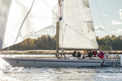 Privāta jahtas tūre uz Roņu salu ar nakšņošanu 11 personām