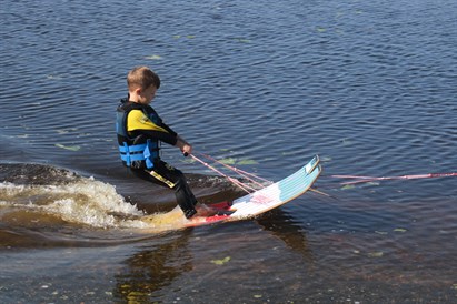 Dāvanu karte ūdens aktivitātēm Jūrmalas ūdensslēpošanas un veikborda parkā