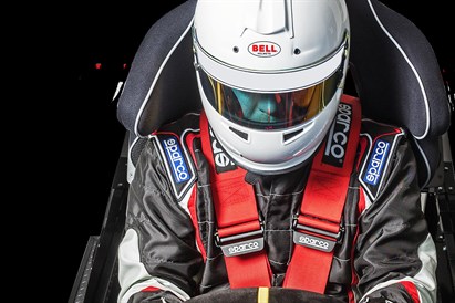 Brauciens ar profesionālu autosporta simulatoru