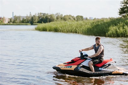 Brauciens ar ūdens motociklu vai pūsli Ķīšezerā