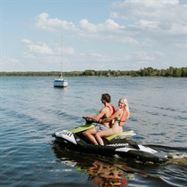 Pāru izklaide ar ūdens motociklu Ķīšezerā