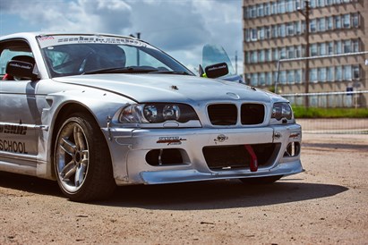 Kļūsti par drifteri ar “SIDE to SIDE Drift Team”