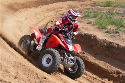 Brauciens trasē diviem ar kvadraciklu vai krosa motociklu