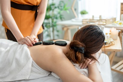 Trīs etapu muguras un galvas masāža salonā “L-Sante” Vecrīgā  