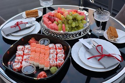 “Skyhouse Igloo” maltīte kompānijai līdz 6 personām Filozofu Rezidences 23. stāvā