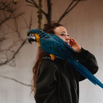 Jautra ciemošanās papagaiļu mājā un “Sigulda ZOO” diviem